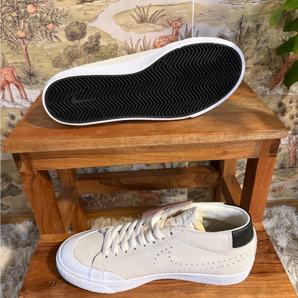 Nike Cream and Black Mid-Top Sneakers - Picture 5 of 6